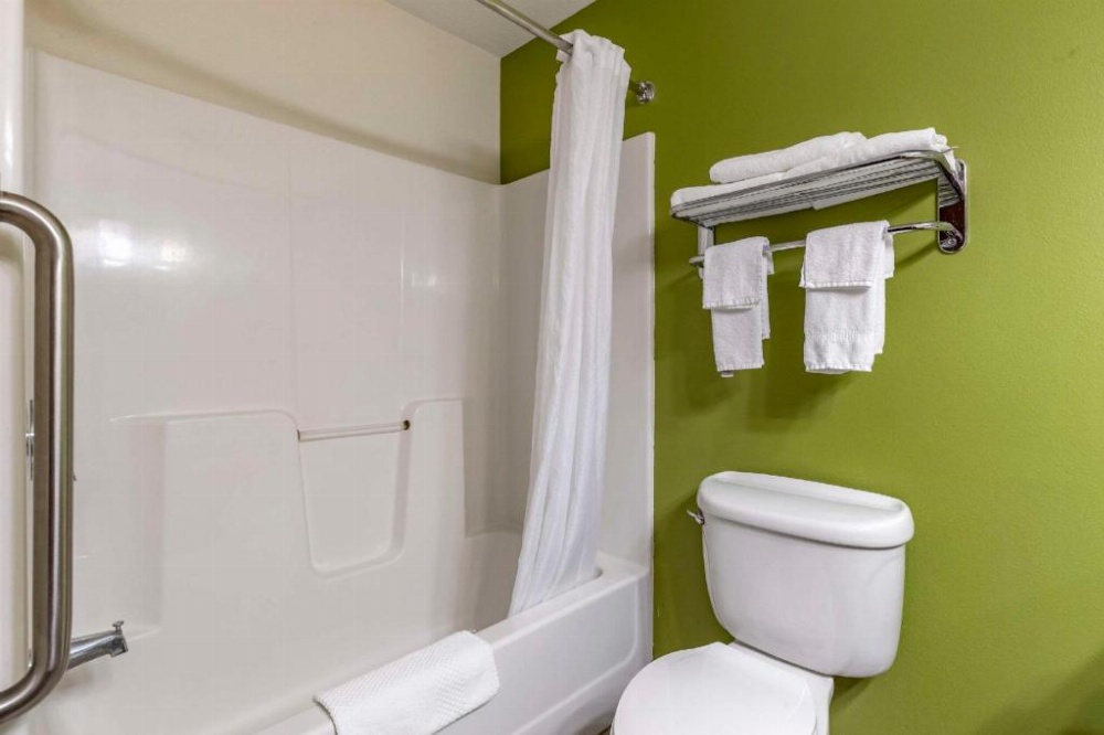 Sleep Inn & Suites Pleasant Hill Image 16