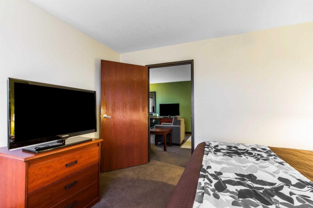 Sleep Inn & Suites Pleasant Hill Image 6